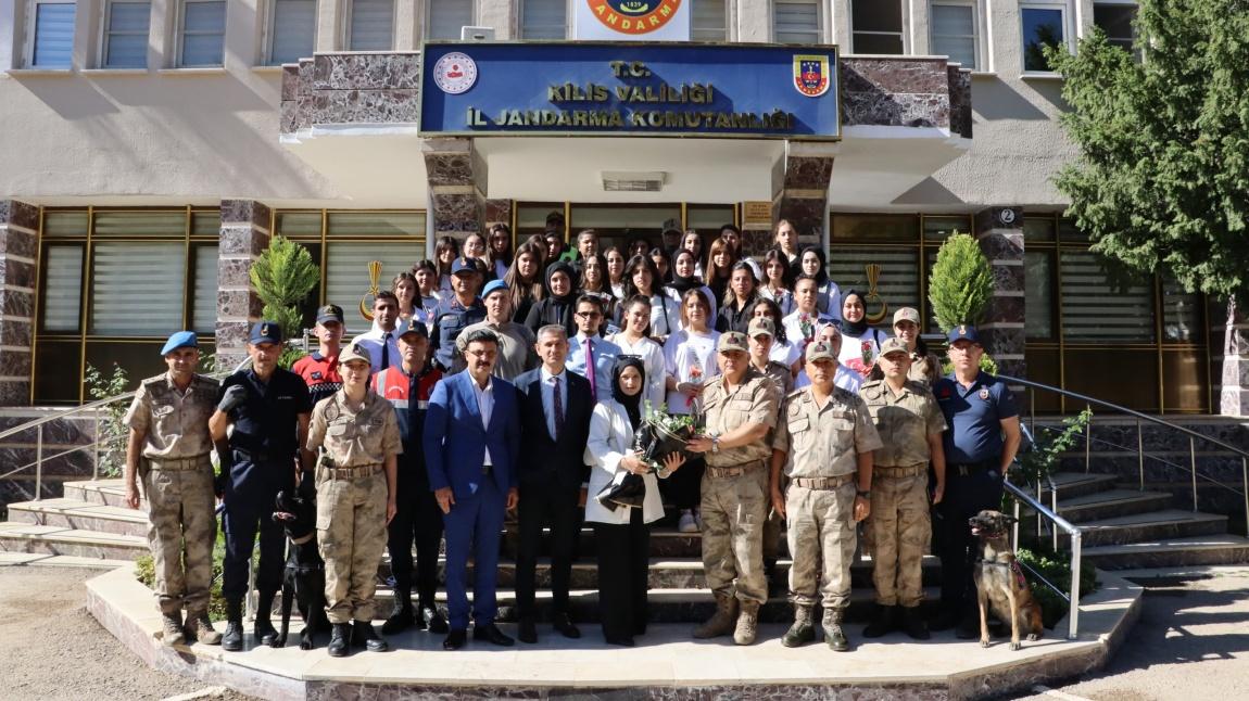 Okulumuz Öğretmen ve Öğrencileri  Jandarma Personeli ile bir araya geldi.